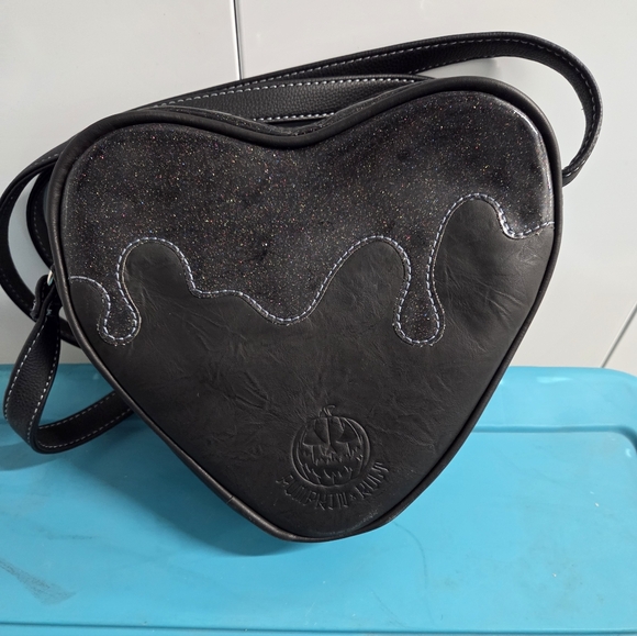 Love, Pain and, Stitches heart shaped poison apple face in all black - Picture 6 of 9